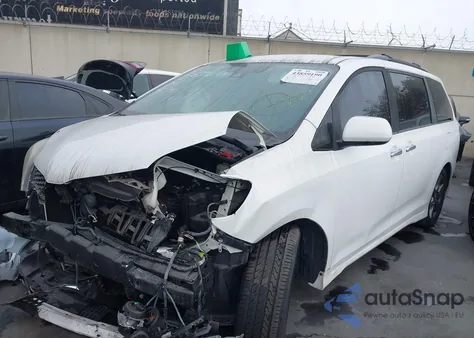 2018 Toyota Sienna Se 8 Passenger из США, поврежденный, VIN 5TDXZ3DC6JS964014